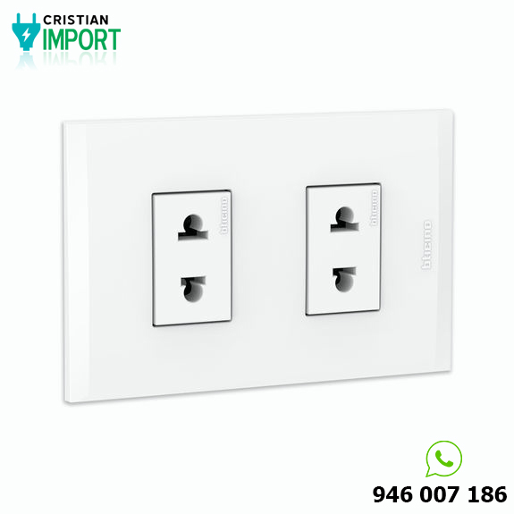 Tomacorriente universal doble